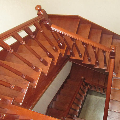 选择合适的实木楼梯需要注意哪些方面呢？